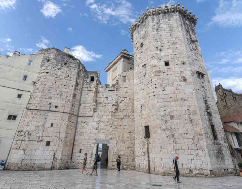 Croacia - Split 74 - Torre Veneciana.jpg
